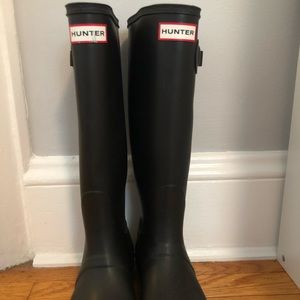 Hunter rain boots size 6 women’s black